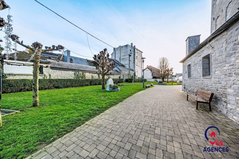 Condrogest - Appartement avec commerce au rez à vendre à Ciney