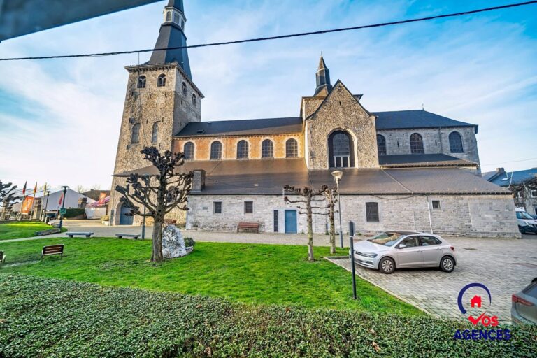 Condrogest - Appartement avec commerce au rez à vendre à Ciney