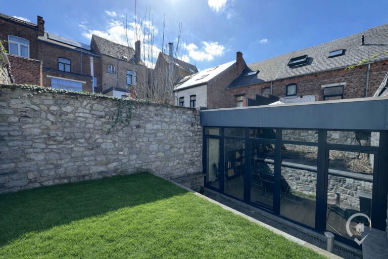 Condrogest - Maison de ville avec terrasse à vendre au centre de Dinant
