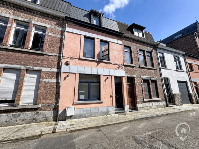 Condrogest - Maison de ville avec terrasse à vendre au centre de Dinant