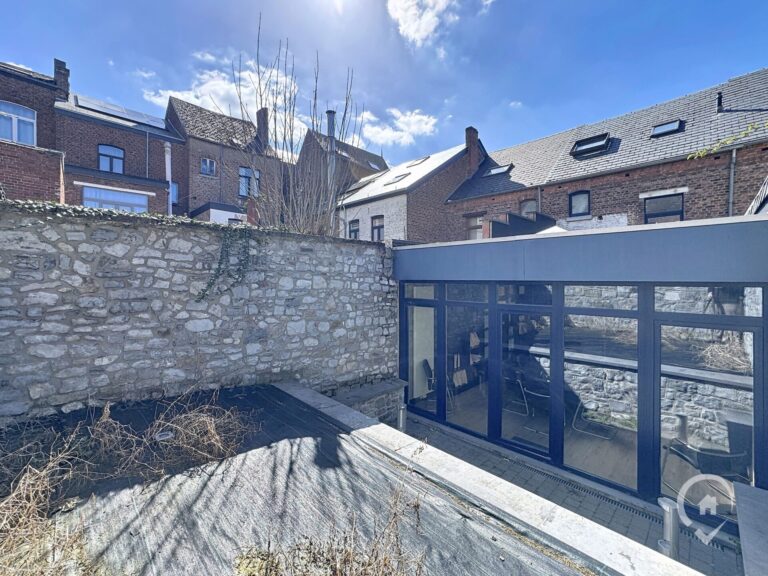 Condrogest - Maison de ville avec terrasse à vendre au centre de Dinant