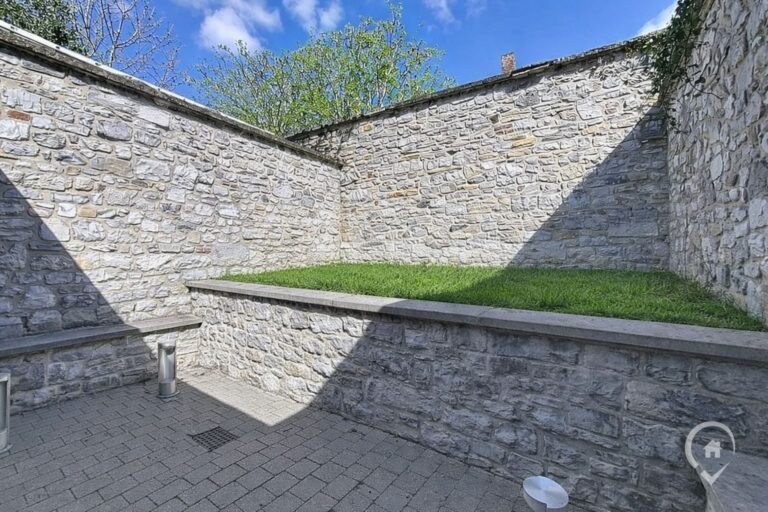 Condrogest - Immeuble de bureaux à vendre au centre de Dinant