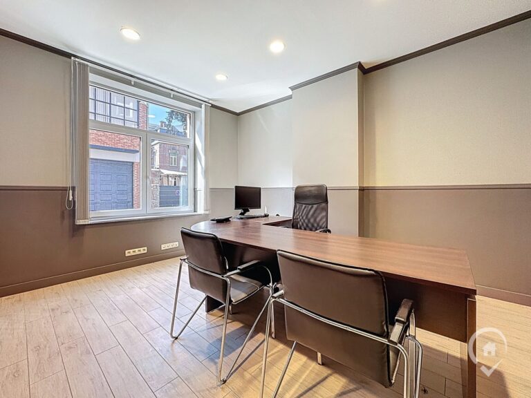 Condrogest - Immeuble de bureaux à vendre au centre de Dinant