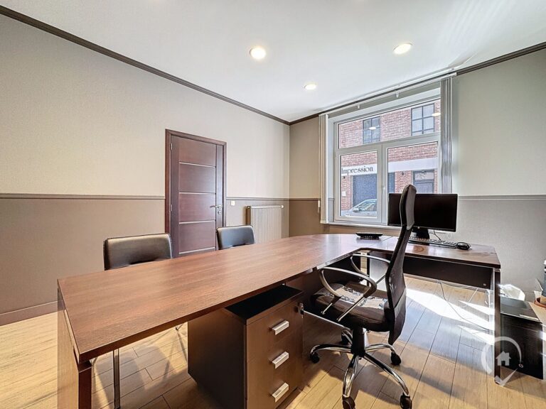 Condrogest - Immeuble de bureaux à vendre au centre de Dinant