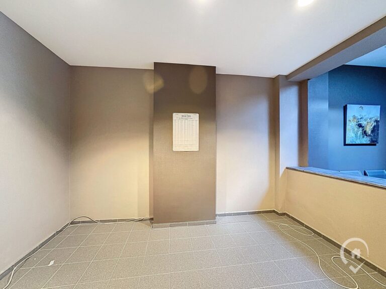 Condrogest - Immeuble de bureaux à vendre au centre de Dinant