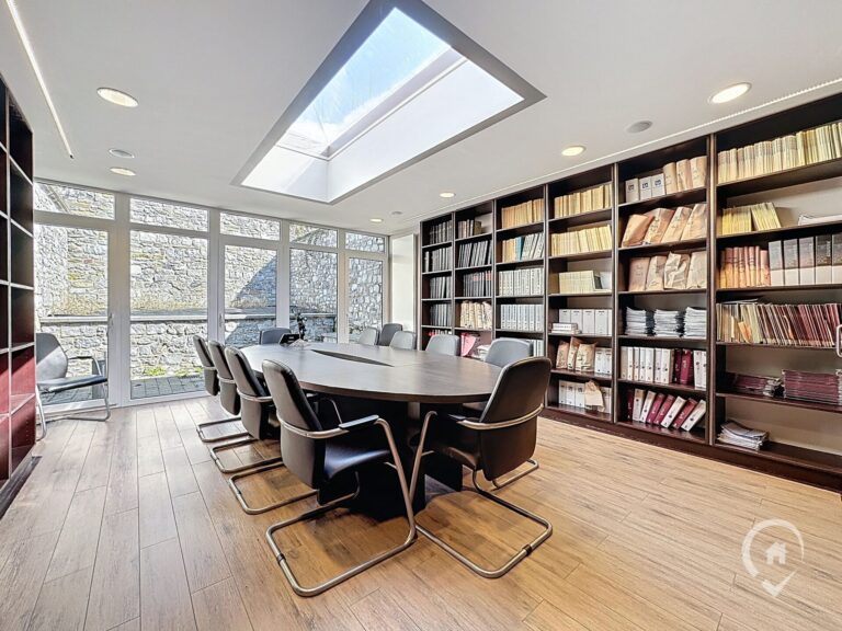 Condrogest - Immeuble de bureaux à vendre au centre de Dinant