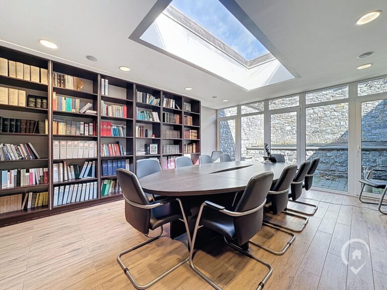 Condrogest - Immeuble de bureaux à vendre au centre de Dinant