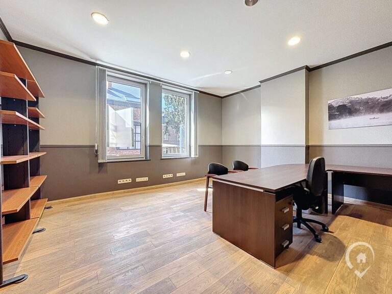Condrogest - Immeuble de bureaux à vendre au centre de Dinant