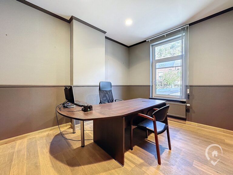 Condrogest - Immeuble de bureaux à vendre au centre de Dinant