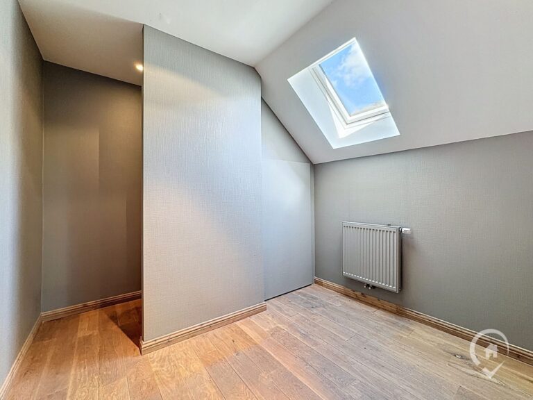 Condrogest - Immeuble de bureaux à vendre au centre de Dinant