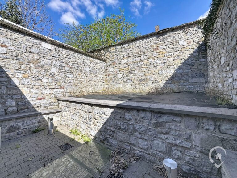 Condrogest - Immeuble de bureaux à vendre au centre de Dinant