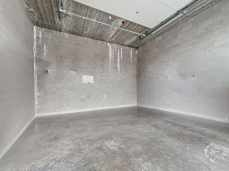 Condrogest - Hall 36m² à louer dans le zoning d'Achêne