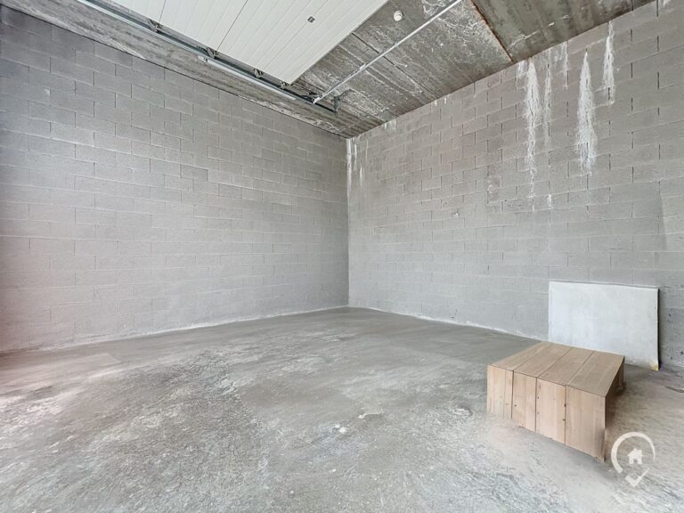 Condrogest - Hall 36m² à louer dans le zoning d'Achêne