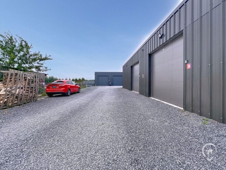 Condrogest - Hall 36m² à louer dans le zoning d'Achêne