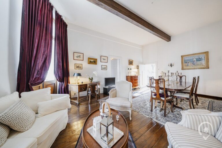 Condrogest - Maison de commerce avec duplex à vendre au centre de Dinant