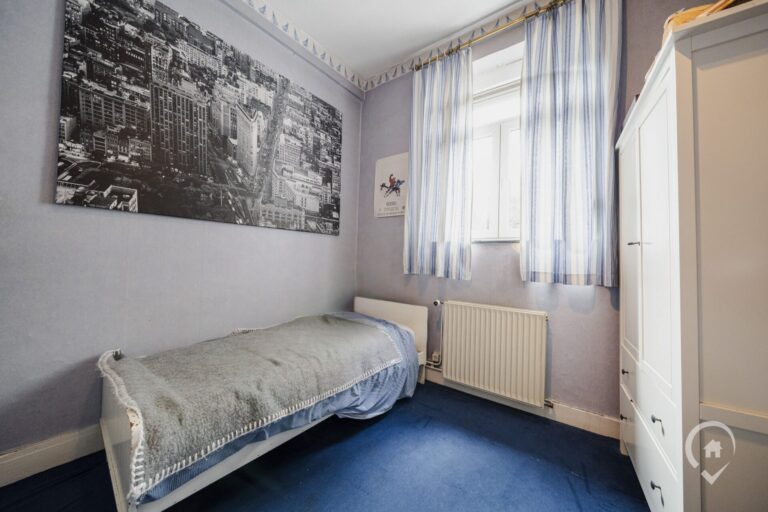 Condrogest - Maison de commerce avec duplex à vendre au centre de Dinant