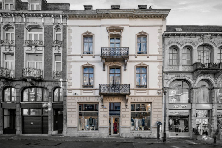 Condrogest - Maison de commerce avec duplex à vendre au centre de Dinant