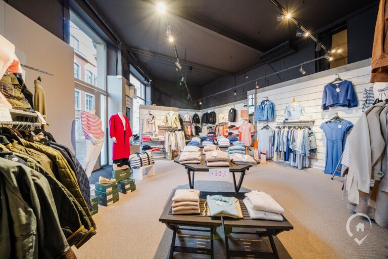 Condrogest - Maison de commerce avec duplex à vendre au centre de Dinant