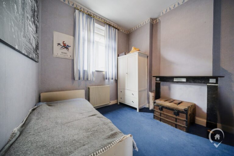 Condrogest - Maison de commerce avec duplex à vendre au centre de Dinant