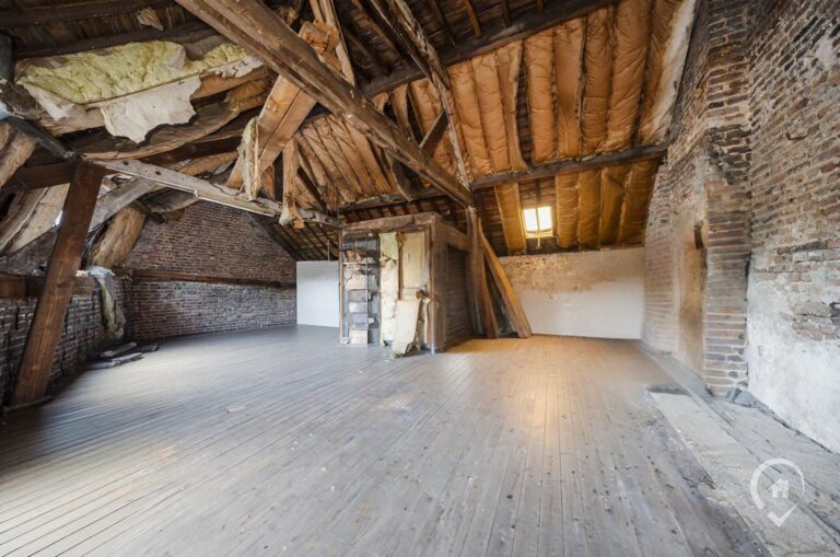 Condrogest - Maison de commerce avec duplex à vendre au centre de Dinant