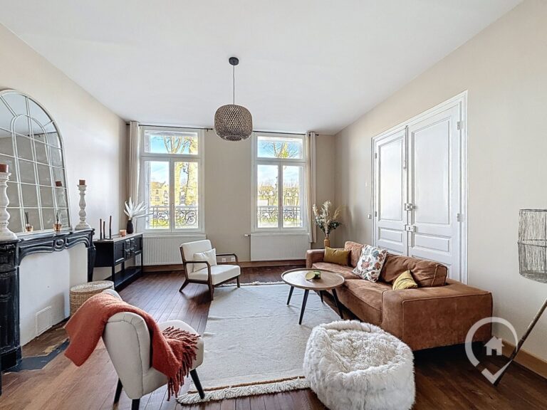 Condrogest - Maison de maître rénovée à vendre à Givet (France)