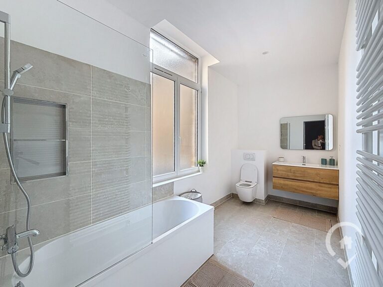 Condrogest - Maison de maître rénovée à vendre à Givet (France)