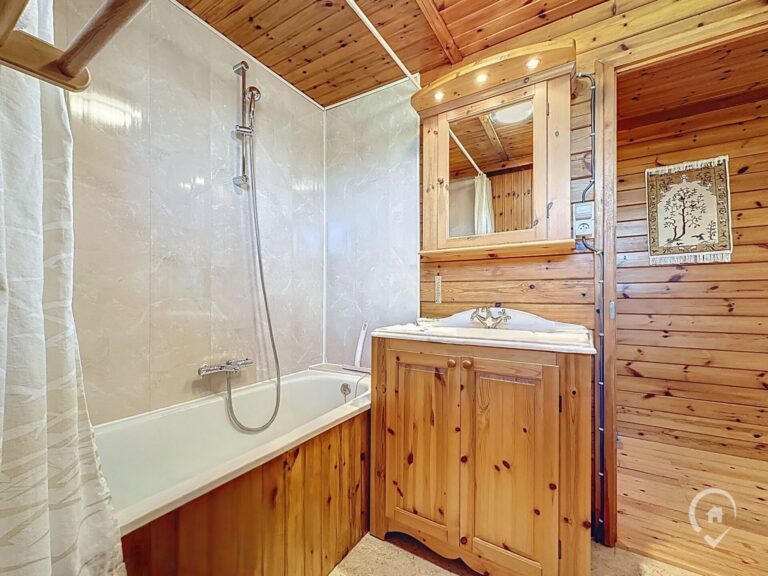 Condrogest - Sous option (off-market) Superbe chalet à l'orée d'un bois