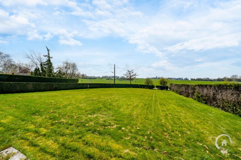 Condrogest - Villa 4 chambres avec garage et sous-sols à vendre à Dinant