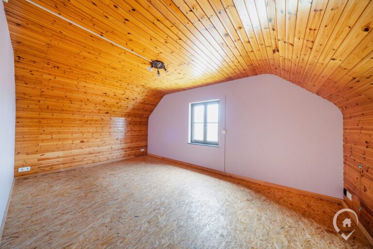 Condrogest - Villa 4 chambres avec garage et sous-sols à vendre à Dinant