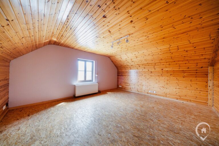 Condrogest - Villa 4 chambres avec garage et sous-sols à vendre à Dinant