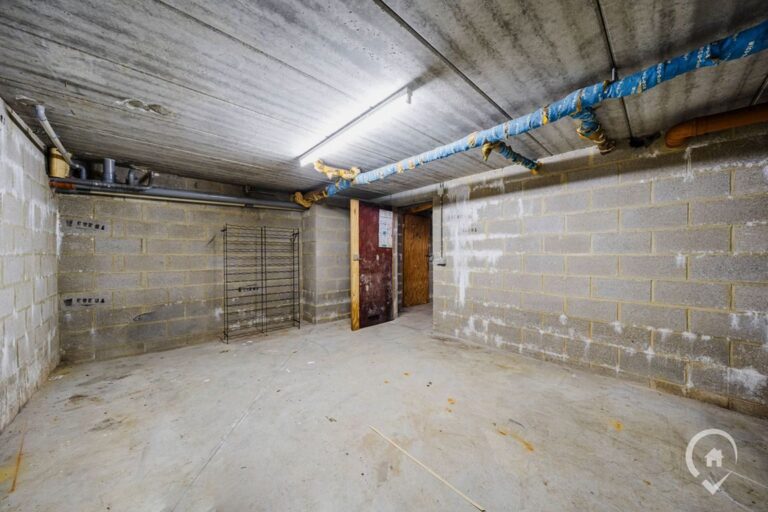 Condrogest - Villa 4 chambres avec garage et sous-sols à vendre à Dinant