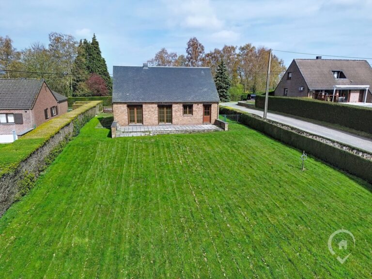 Condrogest - Villa 4 chambres avec garage et sous-sols à vendre à Dinant