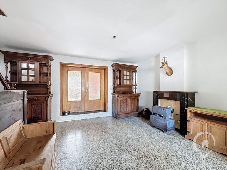 Condrogest - Maison en pierres à vendre à Winenne