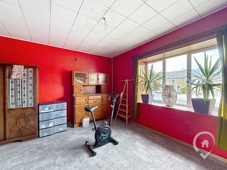 Condrogest - Maison en pierres à vendre à Winenne