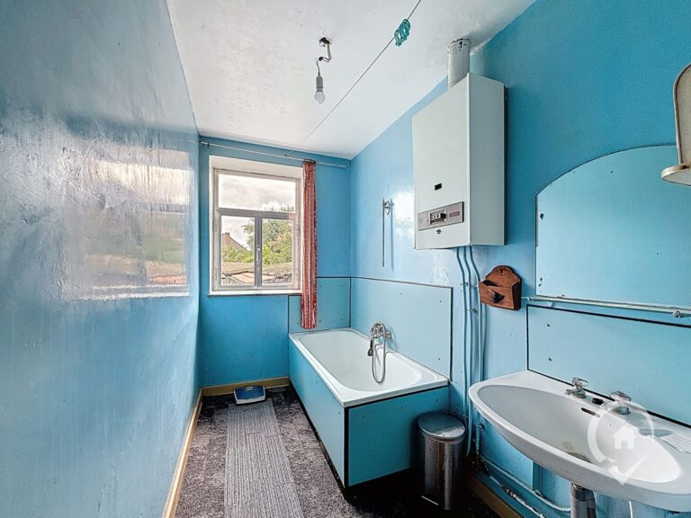 Condrogest - Maison en pierres à vendre à Winenne