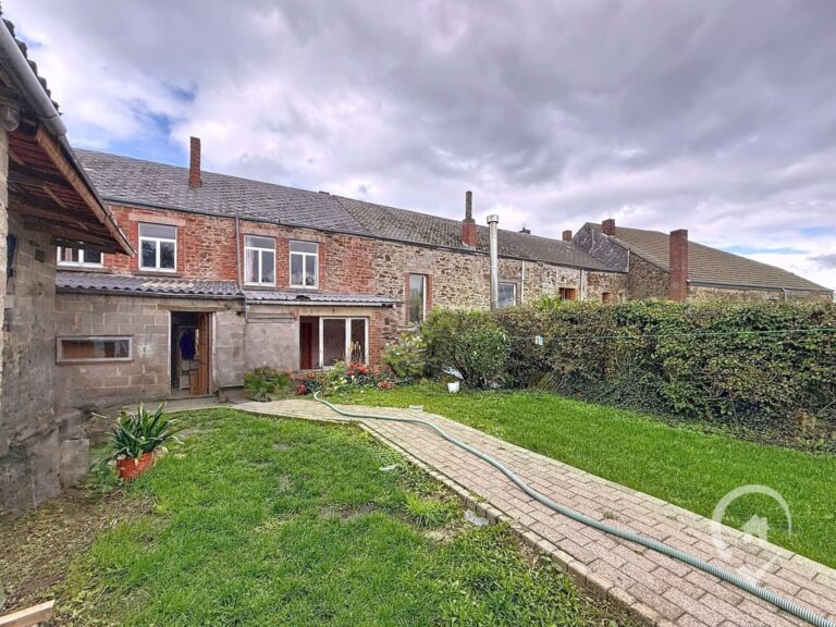 Condrogest - Maison en pierres à vendre à Winenne