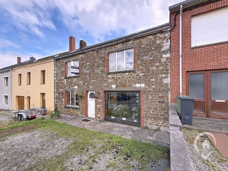 Condrogest - Maison en pierres à vendre à Winenne