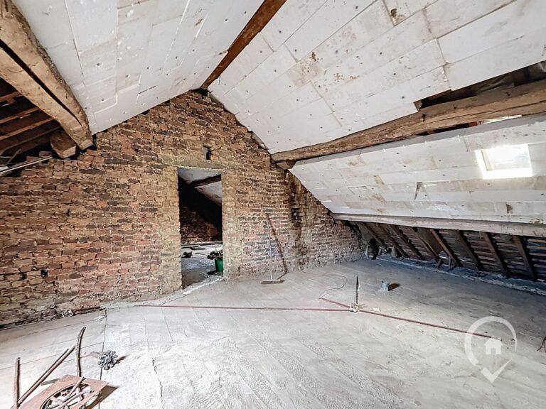 Condrogest - Maison en pierres à vendre à Winenne