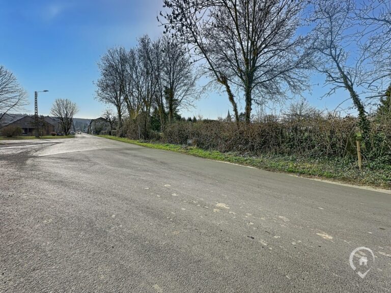 Condrogest - Superbe terrain plat idéalement située à Heyd