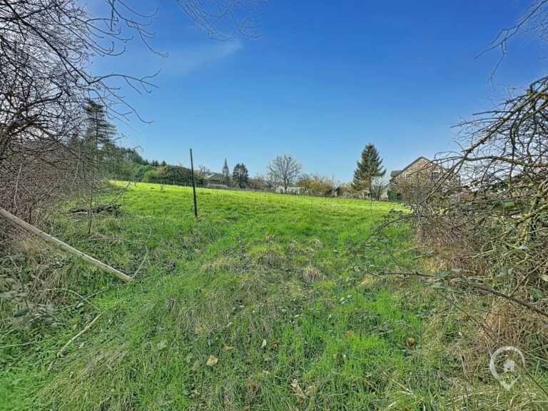 Condrogest - Superbe terrain plat idéalement située à Heyd