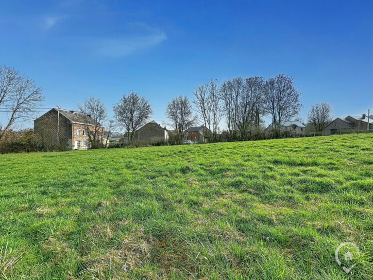 Condrogest - Superbe terrain plat idéalement située à Heyd