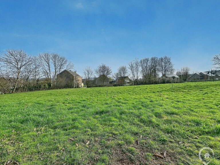 Condrogest - Superbe terrain plat idéalement située à Heyd