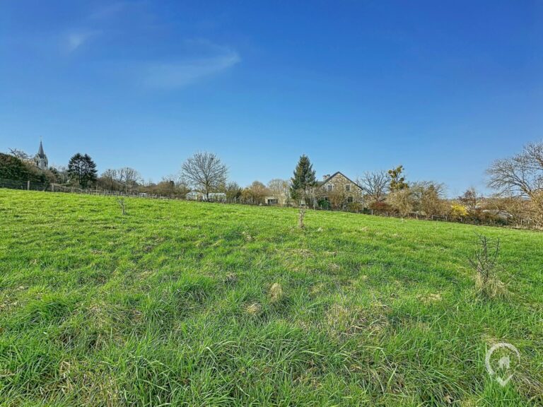 Condrogest - Superbe terrain plat idéalement située à Heyd