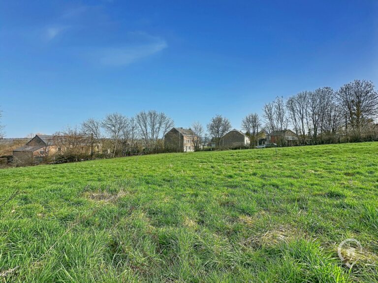 Condrogest - Superbe terrain plat idéalement située à Heyd