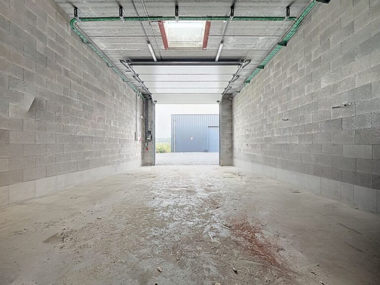 Condrogest - Entrepôt de 75 m² à louer dans le zoning d'Achêne