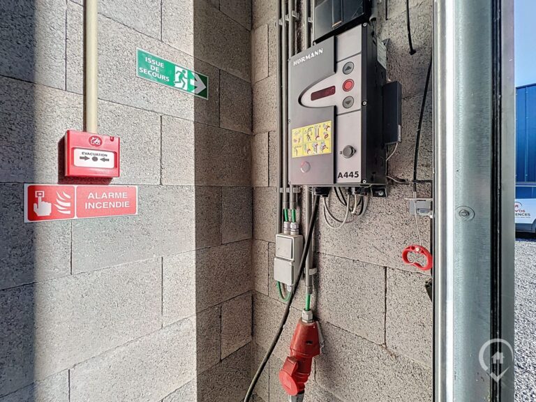 Condrogest - Entrepôt de 75 m² à louer dans le zoning d'Achêne