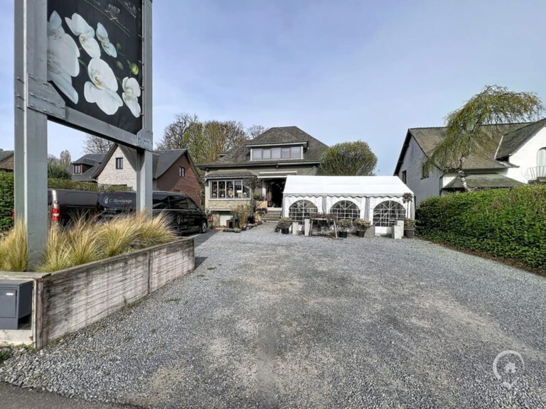 Condrogest - Commerce avec logement à vendre à Ciney, sur l'axe principal