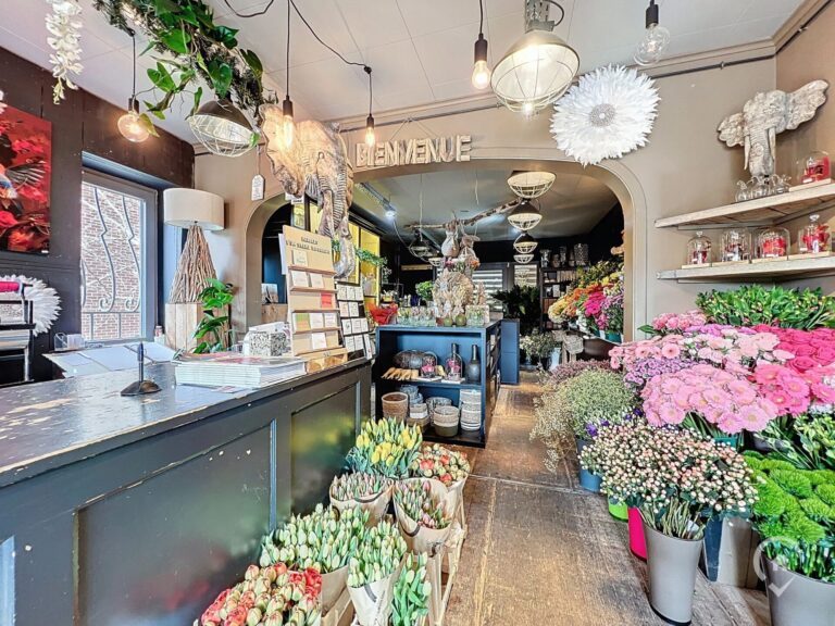 Condrogest - Commerce avec logement à vendre à Ciney, sur l'axe principal