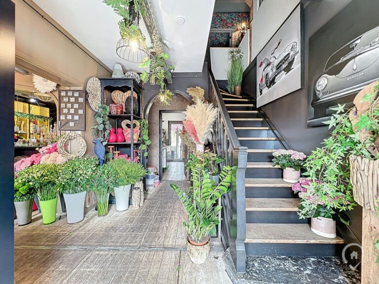 Condrogest - Commerce avec logement à vendre à Ciney, sur l'axe principal