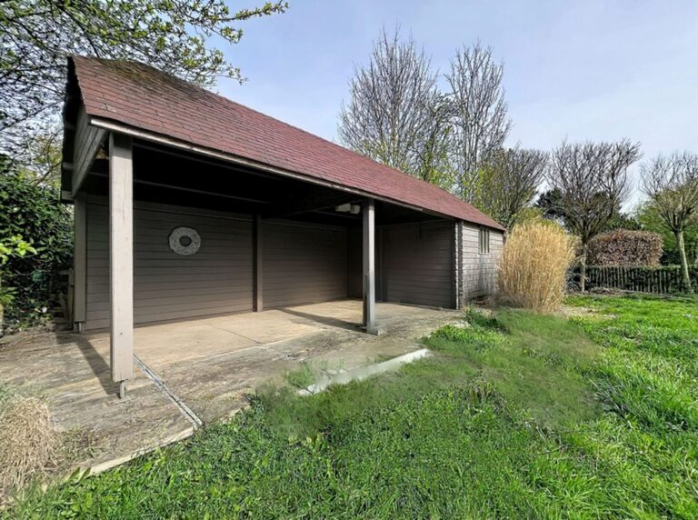 Condrogest - Commerce avec logement à vendre à Ciney, sur l'axe principal